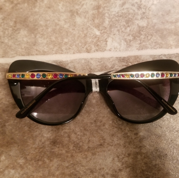 Dolce and Gabanna Sunglasses - Picture 4 of 4